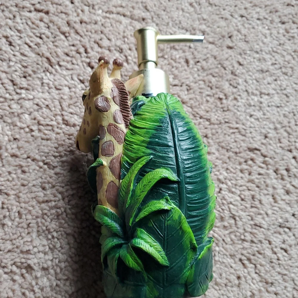 Tropical Green Bathroom Set with Safari Design